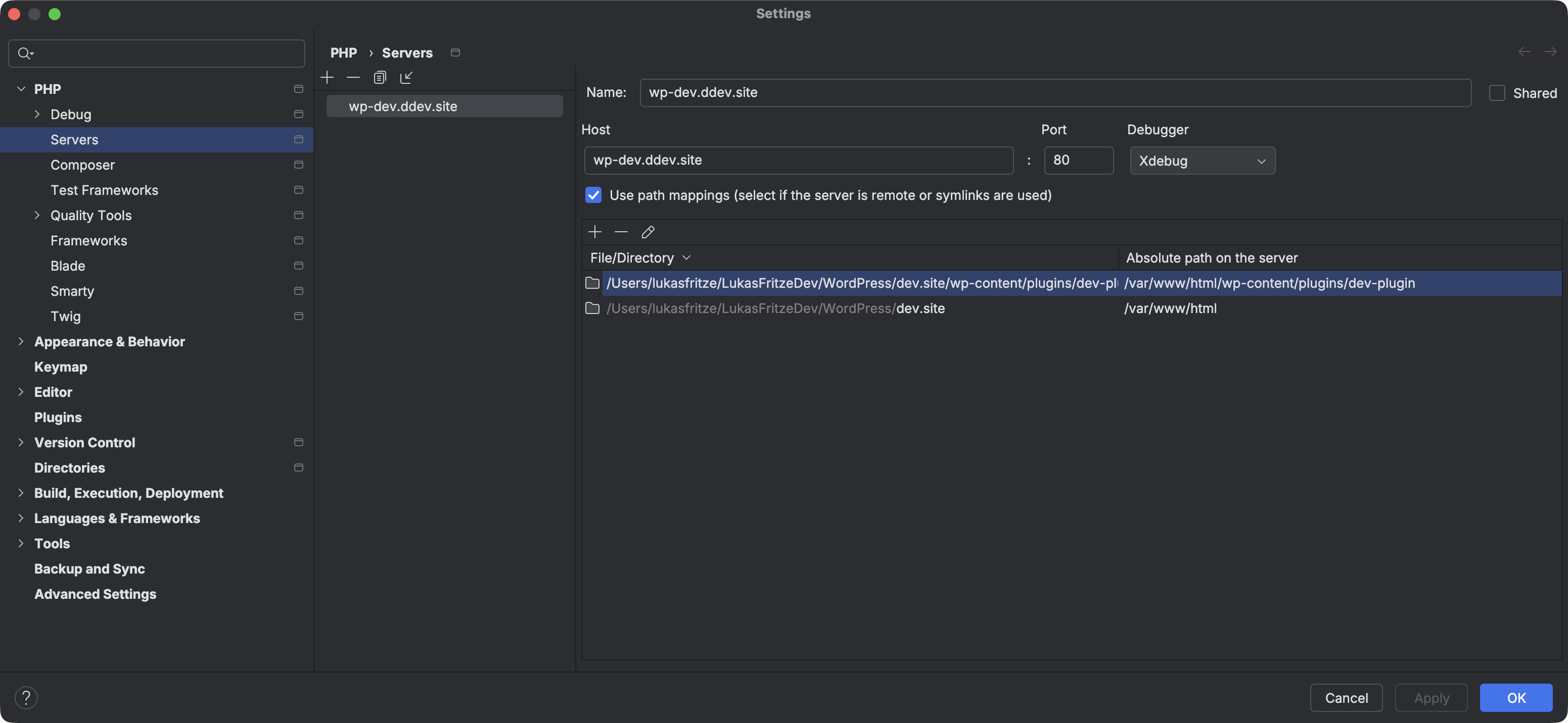 Screenshot der PhpStorm-Einstellungen im Bereich PHP-Servers. Es ist ein Server ausgewählt. Auf der rechten Seite sieht man die Einstellungen des Servers wie Host und Port. Die Option »Use path mappings« ist aktiv. Darunter sind die konfigurierten Pfade aufgelisted.